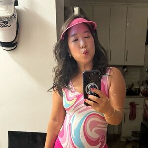 Meet your Posher, Flora